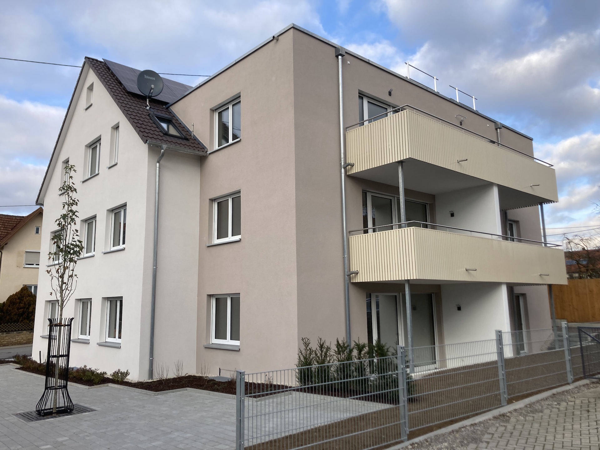 Mehrfamilienhaus in Walddorfhäslach, fertiggestellt 2025, Effizienzhaus-55 mit Wärmepumpe und PV-Anlage